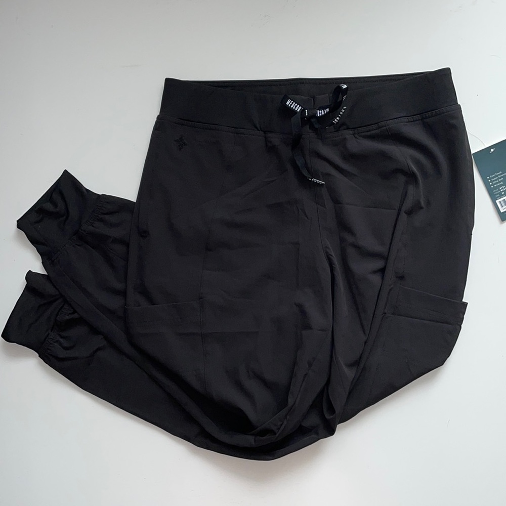 Medcouture Peaches Black Jogger Scrub Pants Size M NWT